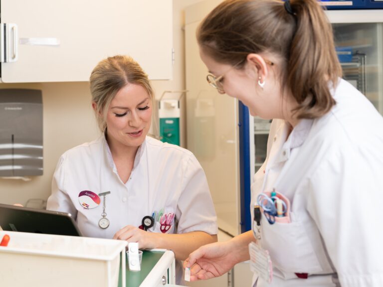 student met bijbaan als verzorgende IG Van Neynsel